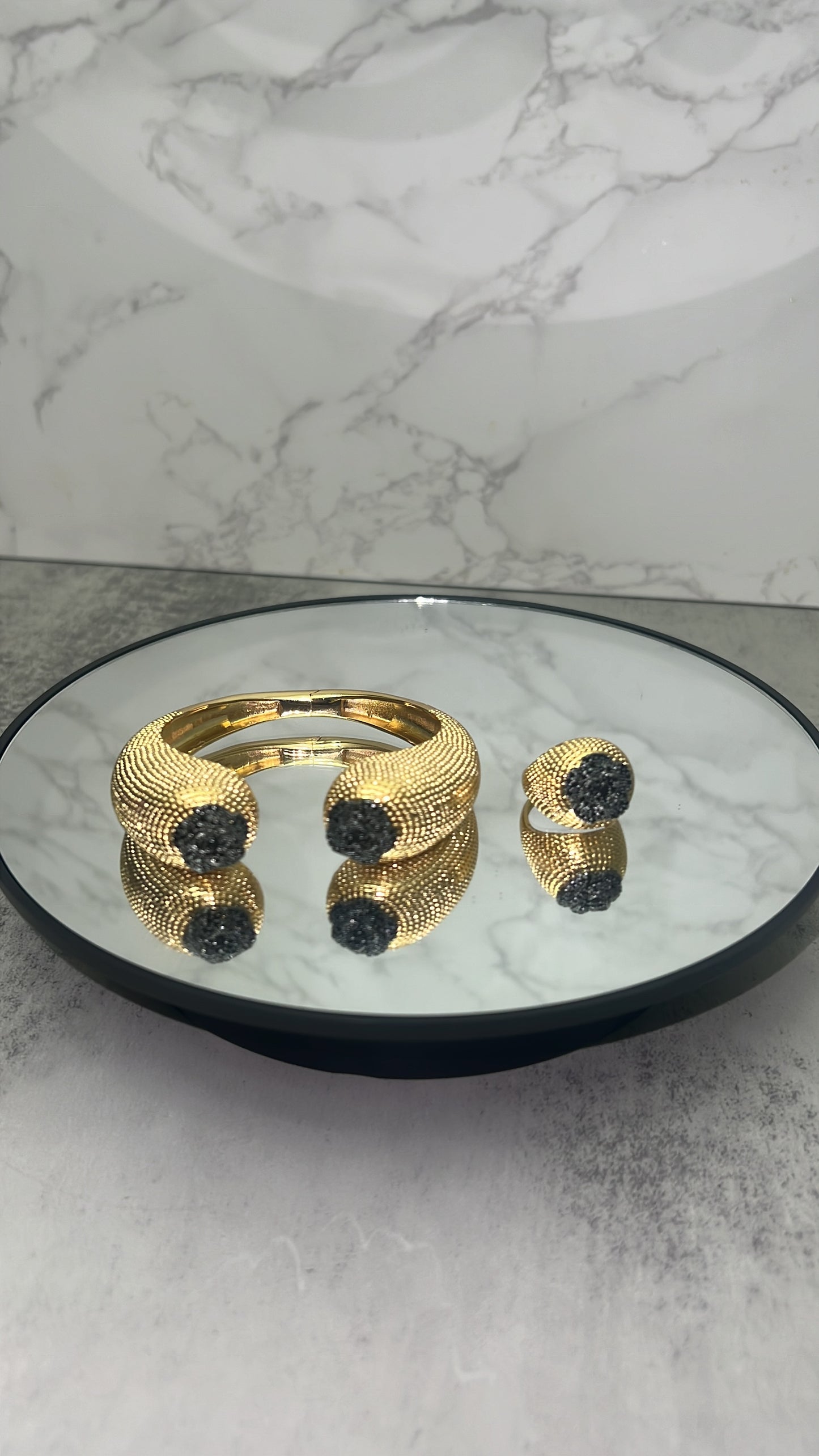 The Alba two pcs ring and bangle set
